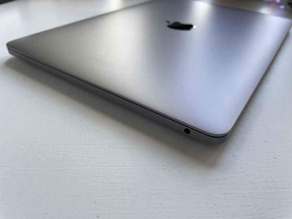MacBook Pro 13 inch ( Apple warranty till 2024 M1 16Gb & 1TB SSD