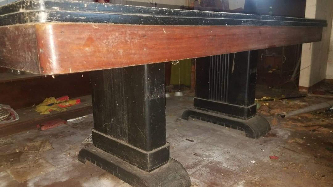 Narra antique dining table 8 seater (Category: Tables & Sets) located in Pasig City. Submitted by zakquinnjax44 (Listing ID 1163691970, Image 2). Description: haba 7ft lapad 39 inches 3ft taas.