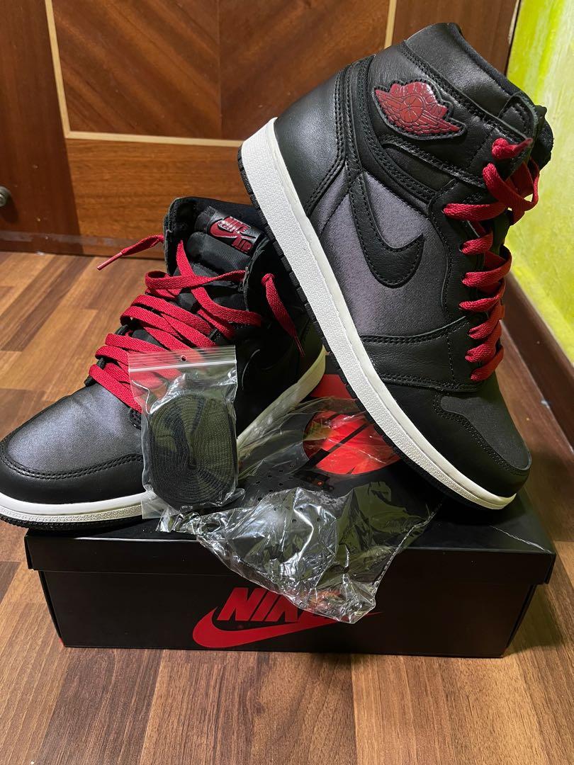 Nike air jordan 1 retro high og hotsell black/gym red satin