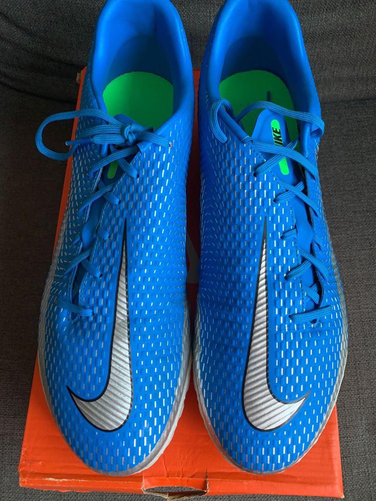 Nike soccer boots, Men's Fashion, Footwear, Sneakers on Carousell