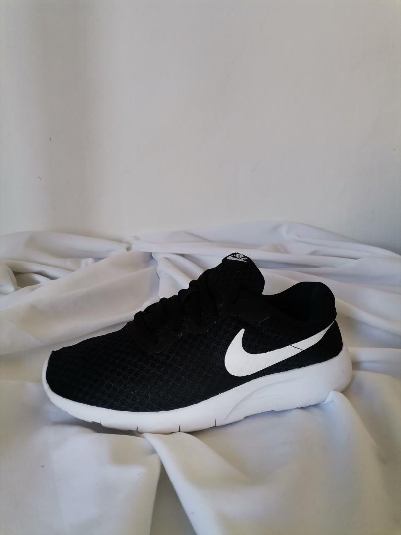 nike tanjun size 5