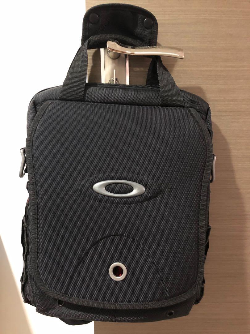 Oakley man bag sales