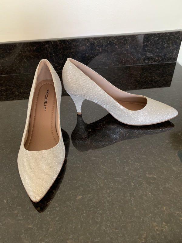 Piccadilly heels size 7 good as new (Category: Heels) located in Caloocan City. Submitted by jwtechcomputermarketing (Listing ID 1163610830, Image 2). Description: For sale - used once - size 8 - no issues - with receipt - bought Jan. 2020 - srp 2,999 - made in brazil Rfs: decluttering 🏦mode of payment: bdo, bpi, metrobank, gcash 🚚 delivery via lalamove grab etc. c/o buyer Thank you and Godbless! 😊 .