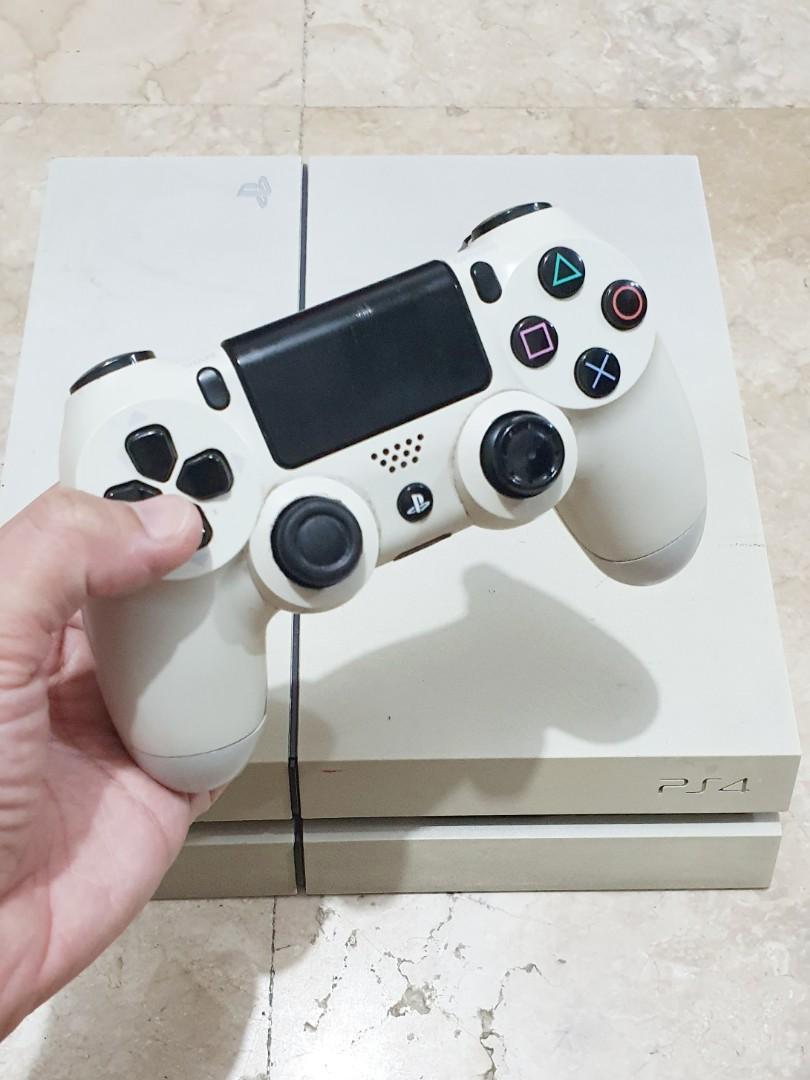 PS4 Console & Controller (Category: PlayStation) located in Quezon City. Submitted by fabfindsph (Listing ID 1163611322, Image 2). Description: Original Playstation 500 GB Bought in Japan (110 volts) Includes 1 controller.