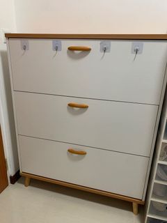 (Category: ) located in . Submitted by v.wardrobe (Listing ID 1163654898, Image 1). Description: .