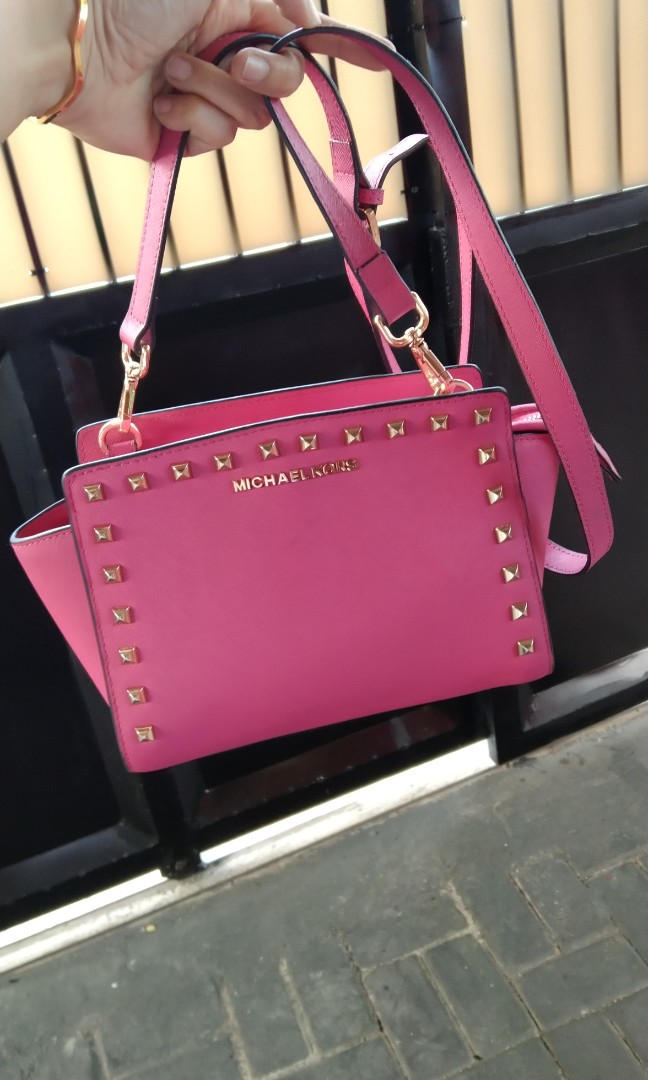 Sling Michael Kors Selma stud mini prelove Fesyen Wanita Tas Dompet di Carousell