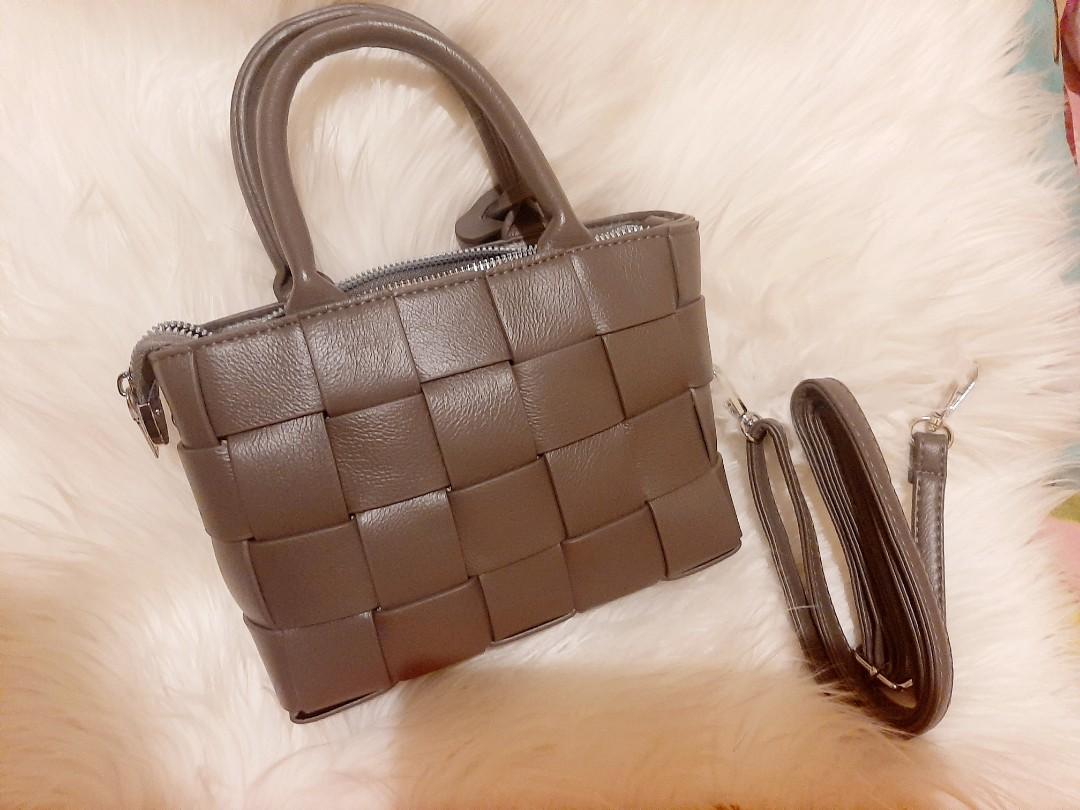 Beli on sale handbag online