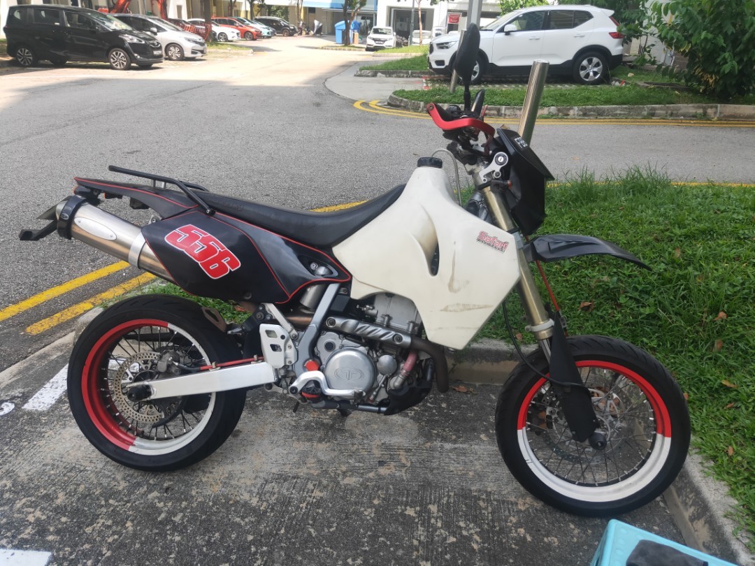 Drz 400 SM drz400sm with rare white 28L Safari tank coe July 2027