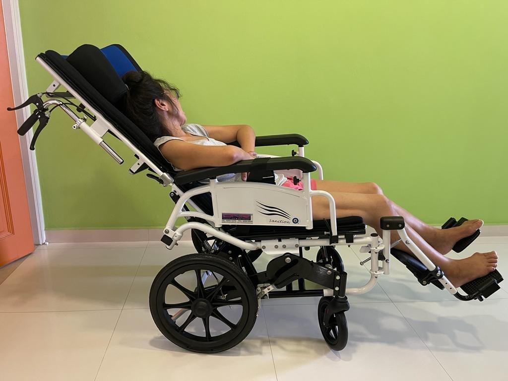 Tilt & Recline Wheelchair w benefits explained, Health & Nutrition