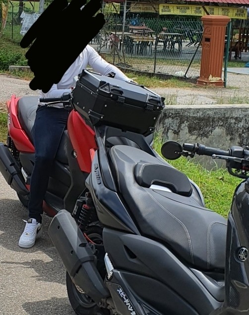 Xmax Box Rack Xmax rack with 28L aluminium top box black, Motorcycles, Motorcycle ...