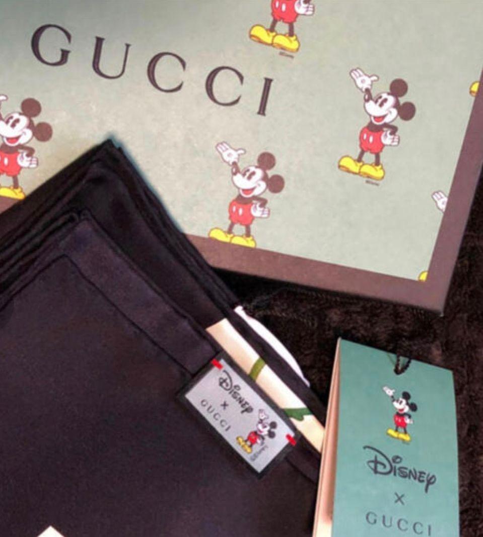 罕有Gucci x Mickey Mouse scarf (brand new with box!), 名牌, 飾物及
