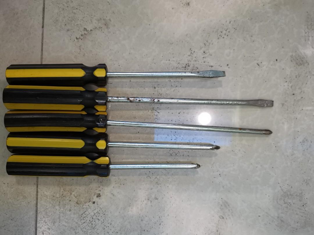 Assorted Screwdriver Set (Category: Construction Tools & Equipment) located in Quezon City. Submitted by zabanana (Listing ID 1163729963, Image 1). Description: Assorted Screwdriver Set Material: Stainless Steel ₱250 for 5 pcs Flaws: with minor rust and scratches, no box included Payment Options: BPI, Unionbank, Gcash Delivery Fee: Buyer's Cost.