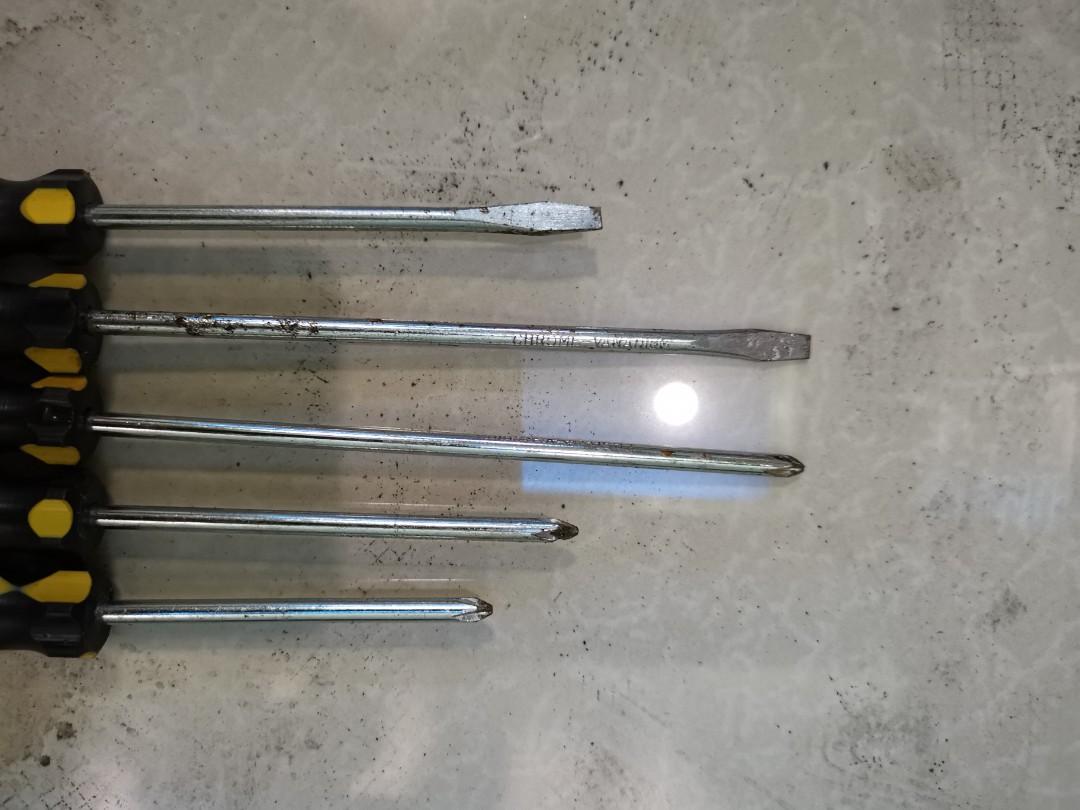 Assorted Screwdriver Set (Category: Construction Tools & Equipment) located in Quezon City. Submitted by zabanana (Listing ID 1163729963, Image 2). Description: Assorted Screwdriver Set Material: Stainless Steel ₱250 for 5 pcs Flaws: with minor rust and scratches, no box included Payment Options: BPI, Unionbank, Gcash Delivery Fee: Buyer's Cost.