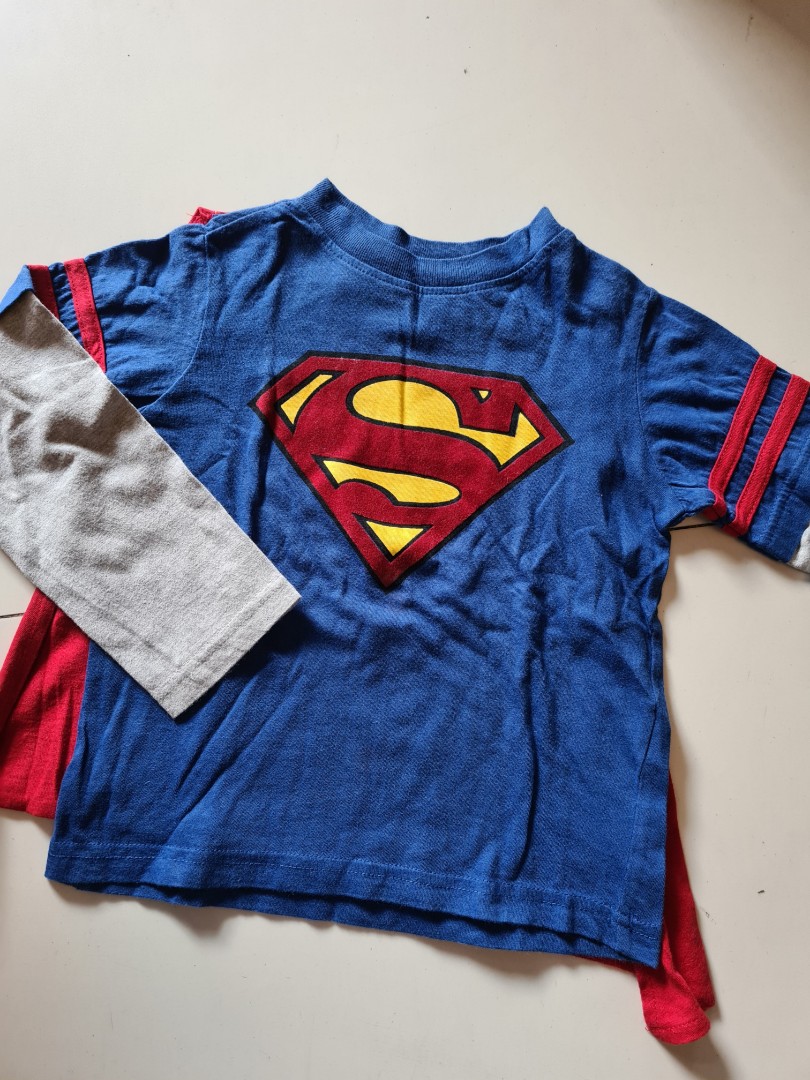 BOYS Superman shirt with cape 3T 