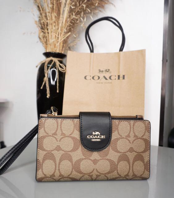Brand New Coach Iphone Wristlet Wallet 