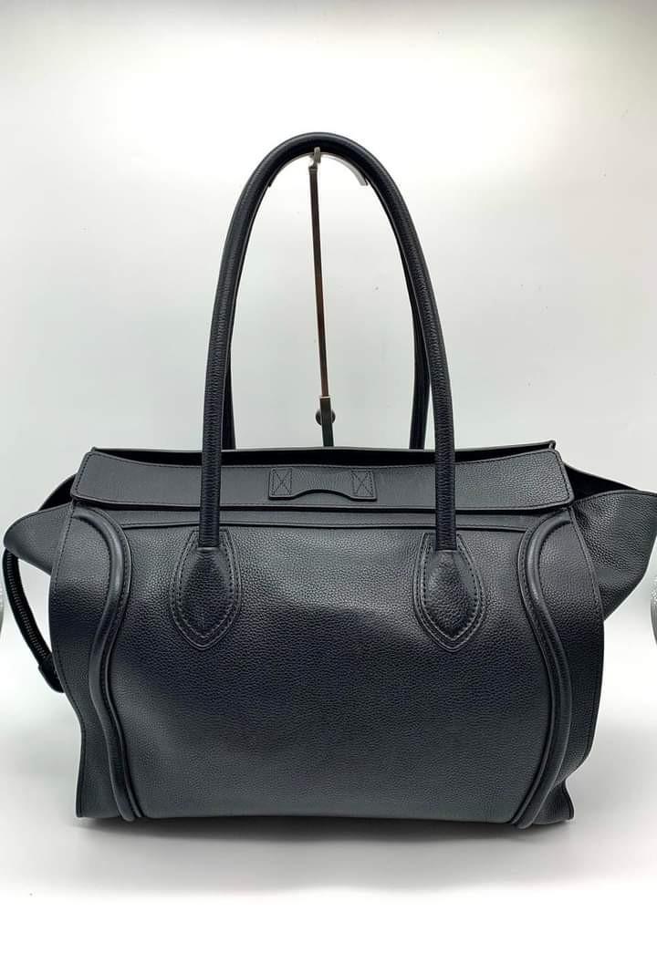Celine Phantom Bag (Category: Luxury Bags & Wallets) located in Manila. Submitted by bagislifeshop (Listing ID 1163819531, Image 2). Description: ▪️Celine Phantom Bag▪️ ☑️Available in Bacolod ✅Colour: Black ✅Condition: 8.8/10 ✅Inclusion: replacement dust bag.