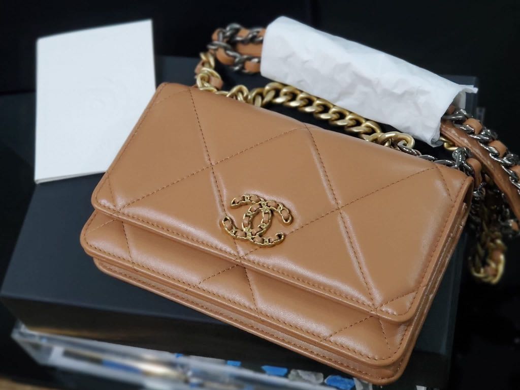 Chanel 19 - 21K Caramel Brown Small, Women's Fashion, Bags & Wallets, Shoulder  Bags on Carousell