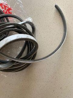 Door sealing strip