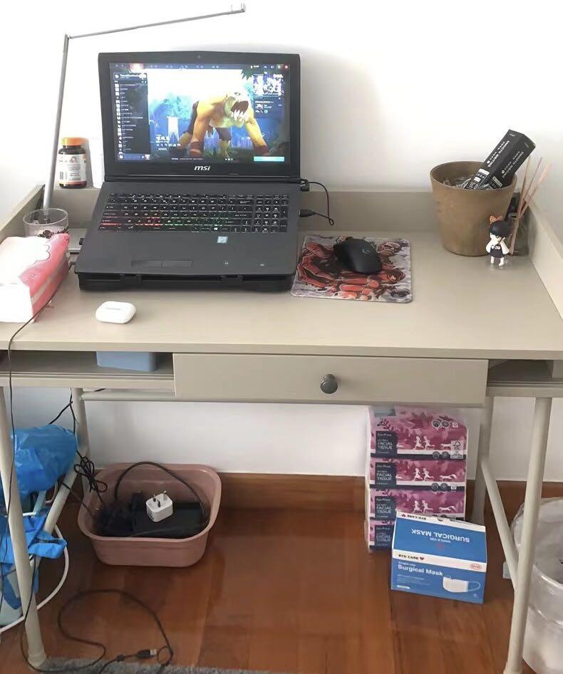Hauga desk shop