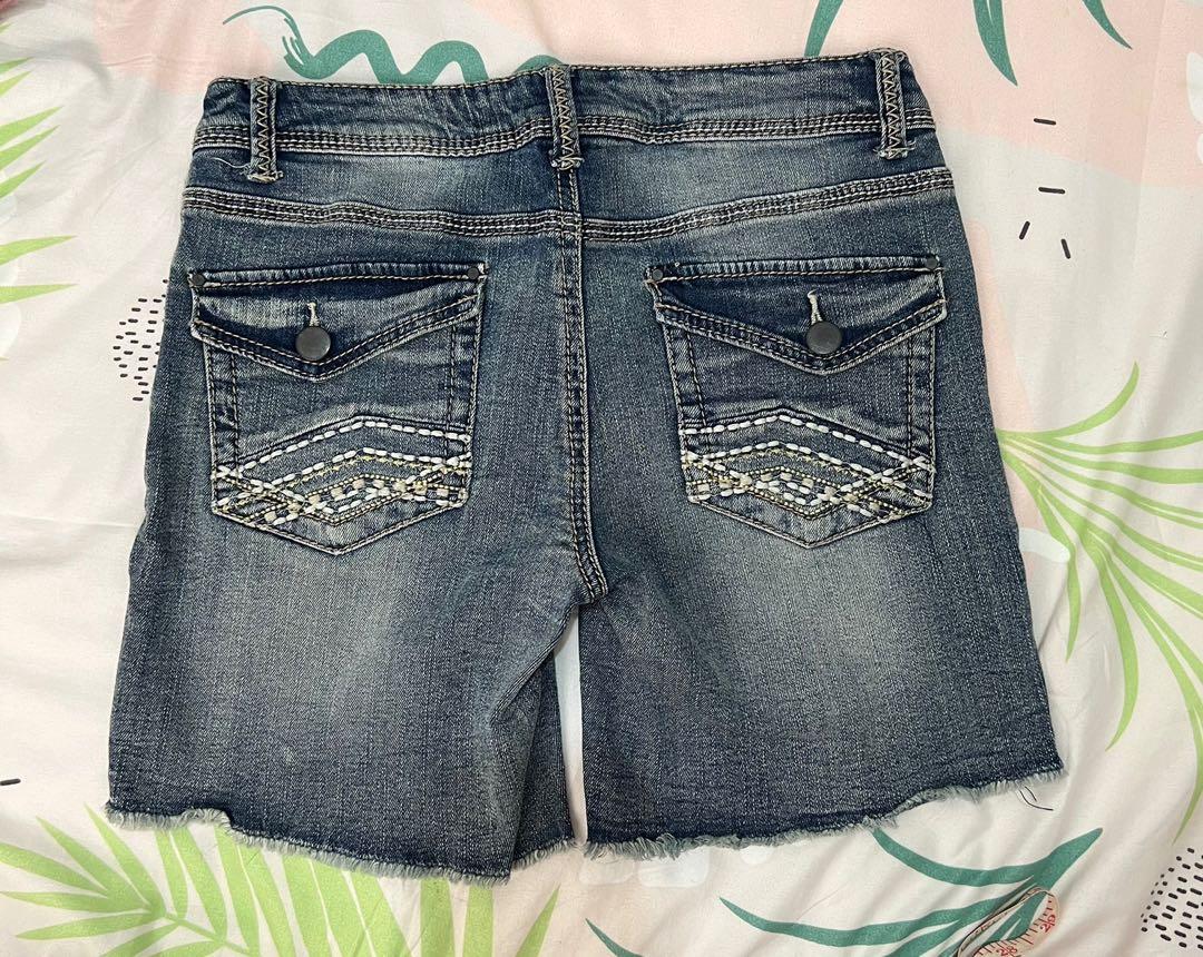 Joe Boxer Denim short (26-28) (Category: Shorts) located in Cabanatuan. Submitted by genrbr08 (Listing ID 1163748538, Image 3). Description: Bought in US denim tattered with belt inserts size 26-29 stretchy.