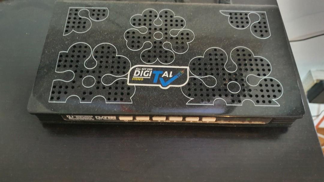 JVC 32' TV+TV Wall Bracket+TV Digital Box+TV Antenna in perfect working