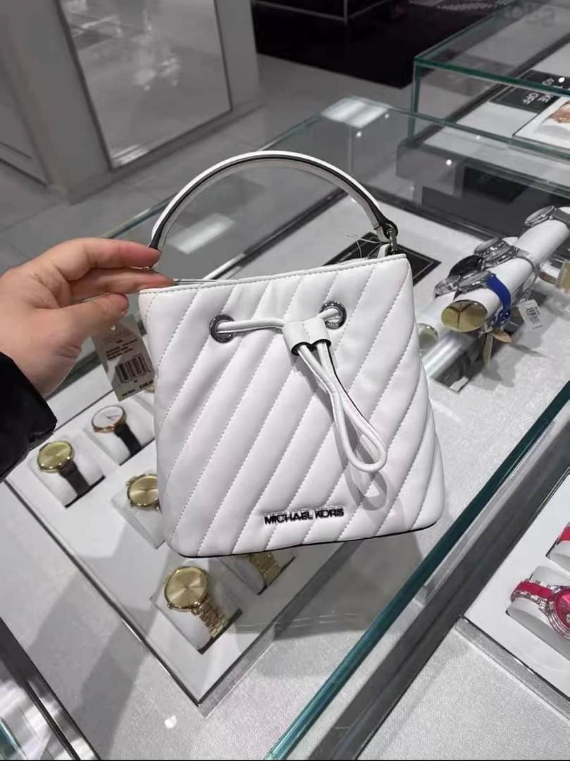 Michael Kors Bucket Small Bag (Category: Luxury Bags & Wallets) located in Santa Cruz. Submitted by janelovebagswatchesshoesph (Listing ID 1163711018, Image 1). Description: complete inclusion.