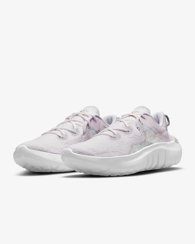 Light purple nike running shoes 2025