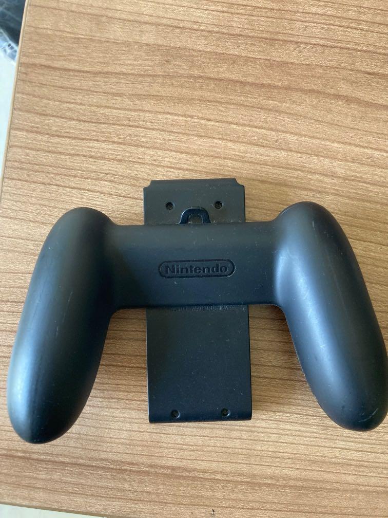 Nintendo controller (Category: Controllers) located in Singapore. Submitted by daniela88 (Listing ID 1163747520, Image 1). Description: .