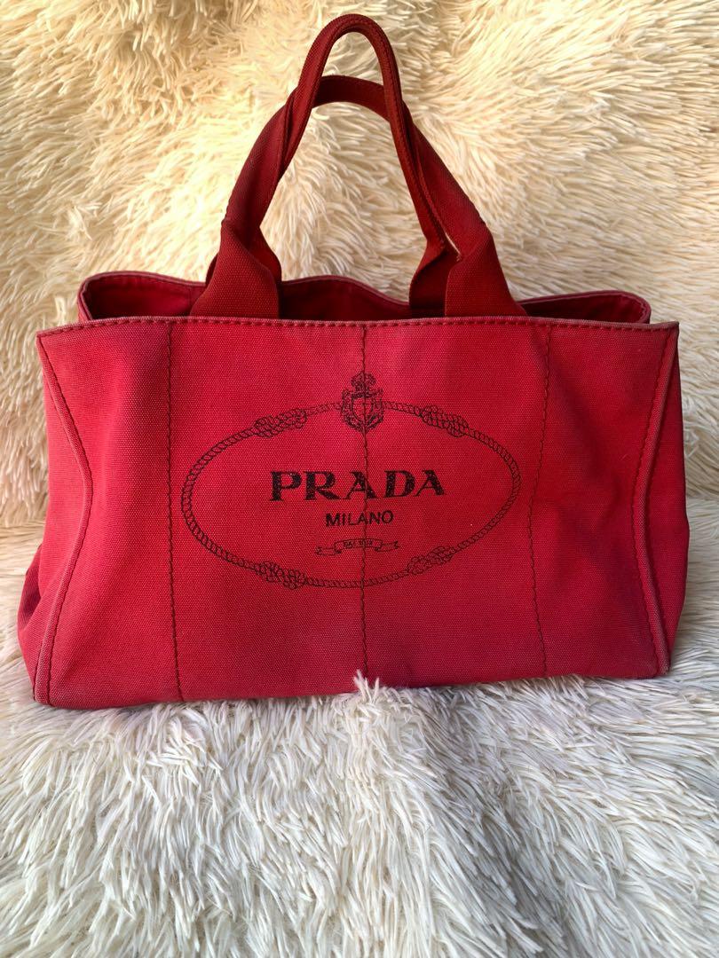 ORIGI PRADA CANAPA GM (Category: Luxury Bags & Wallets) located in Manila. Submitted by raila.bags (Listing ID 1163694478, Image 1). Description: kau n po mag p spa IF MASELAN KAU pede pede pa everyday use po eto mahilig sa malalki BAG meron mga slight. fade sa corners.