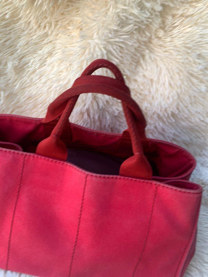 ORIGI PRADA CANAPA GM (Category: Luxury Bags & Wallets) located in Manila. Submitted by raila.bags (Listing ID 1163694478, Image 3). Description: kau n po mag p spa IF MASELAN KAU pede pede pa everyday use po eto mahilig sa malalki BAG meron mga slight. fade sa corners.