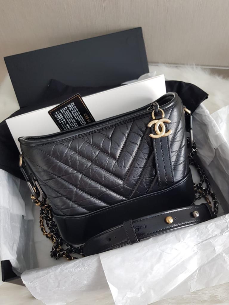 Preloved Chanel gabrielle small black ghw seri 28 with db card holo and  holocek, Barang Mewah, Tas & Dompet di Carousell