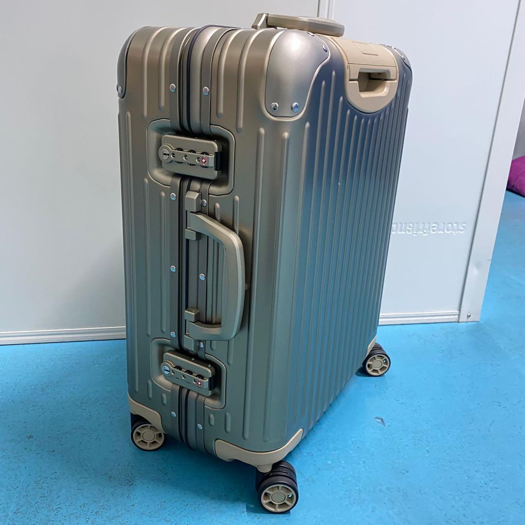 Rimowa Original Cabin Plus Carry-On Suitcase in Titanium - Aluminium - 22,1x17,8x9,9
