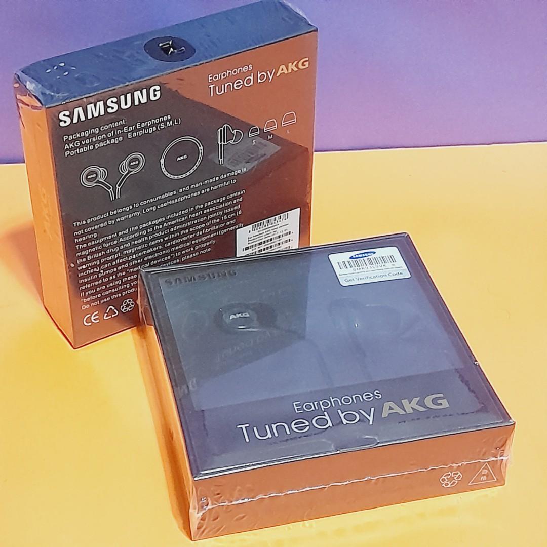 SAMSUNG AKG EARPHONES (Category: Earphones) located in Paranaque City. Submitted by audioaddict0517 (Listing ID 1163856193, Image 3). Description: 3.5mm Features: •Integrated microphone •Enhanced dual unit dynamic headphones •The ergonomic design, easy to wear. •Winding preventing earphone line •The enhanced built-in microphone •Inline smart remote and mic on para-amid reinforce cables.