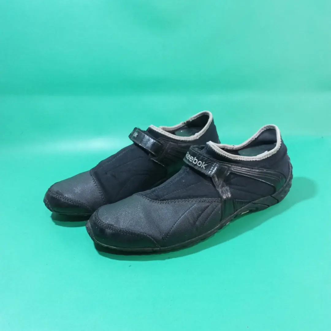 Sepatu reebok slip on top