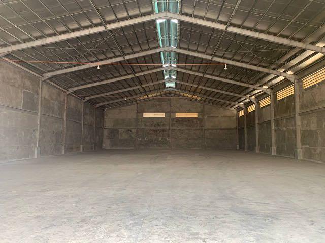 Warehouse for Lease in Bulacan (Category: Commercial) located in Makati City. Submitted by keilah.merealty (Listing ID 1163699028, Image 1). Description: Warehouse for lease in Bulacan Size: 1,000 sqm 3 units available Chiller and freezer room available Minimum 1 year contract 3 months advance + 3 months security deposit .