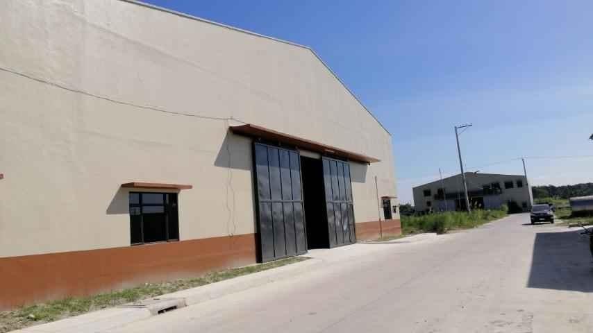 Warehouse for lease in Pampanga (Category: Commercial) located in Makati City. Submitted by keilah.merealty (Listing ID 1163738288, Image 1). Description: Warehouse for lease in Pampanga located: San Simon pampanga Non peza LAND AREA - 1,560 sqm FLOOR AREA - 1,485 sqm RATE: Php 85 pesos / sqm / mo. TERMS: 3 months advance + 3 months security PERIOD: Min. of 3 yrs .