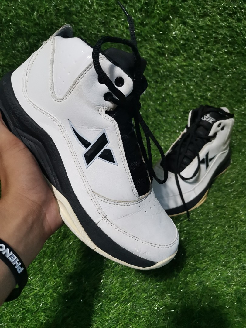 Xtep Basketball shoes, Sports Equipment 