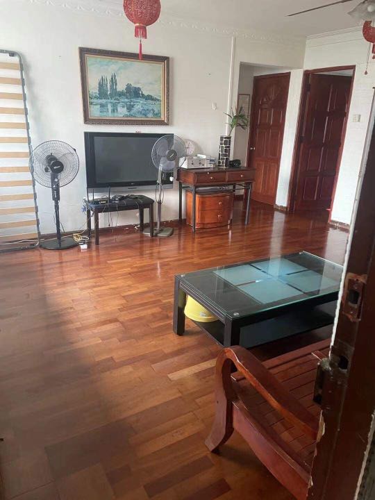 (Category: ) located in . Submitted by peranakan_boy (Listing ID 1158830695, Image 1). Description: .