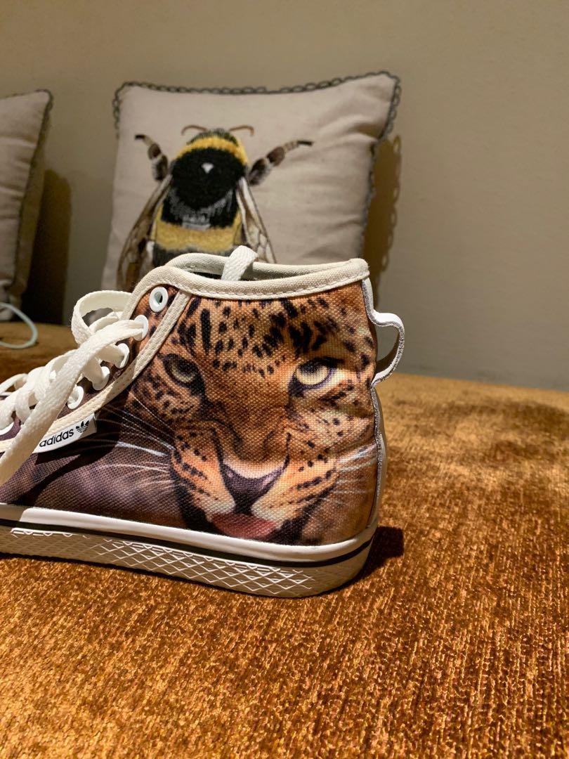 Adidas (Category: Sneakers) located in Singapore. Submitted by lulumina76 (Listing ID 1158825321, Image 3). Description: Worn once. .