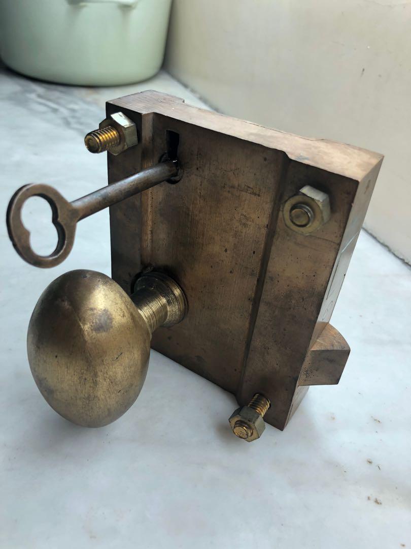 Antique Heavy Duty Brass Door Lock (Category: Locks, Doors & Gates) located in San Juan City. Submitted by ethannate (Listing ID 1158844705, Image 1). Description: Antique Heavy Duty Brass Door Lock w/ Original Knobs & Key .