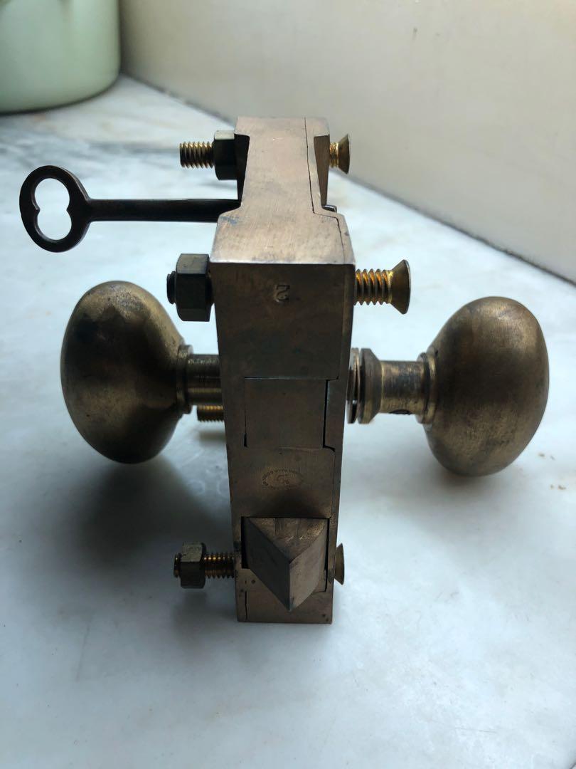 Antique Heavy Duty Brass Door Lock (Category: Locks, Doors & Gates) located in San Juan City. Submitted by ethannate (Listing ID 1158844705, Image 3). Description: Antique Heavy Duty Brass Door Lock w/ Original Knobs & Key .