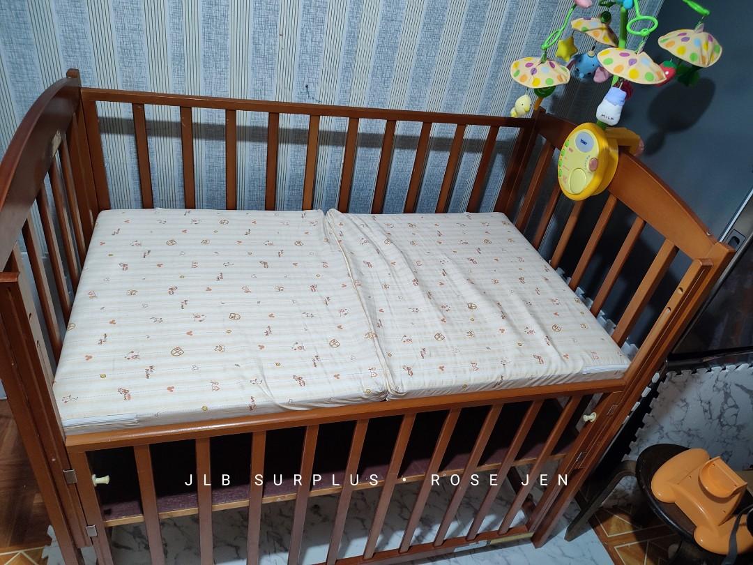 Wooden baby deals cradle second hand