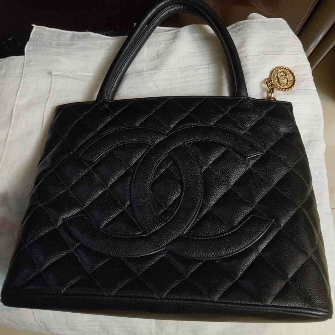 Chanel Caviar Coin Tote Bag 黑金金幣袋 女裝 手袋及銀包 Tote Bags Carousell