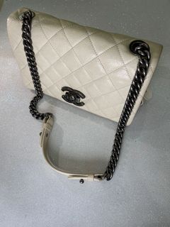 (Category: ) located in . Submitted by De_Shopaholic (Listing ID 1158809443, Image 1). Description: .