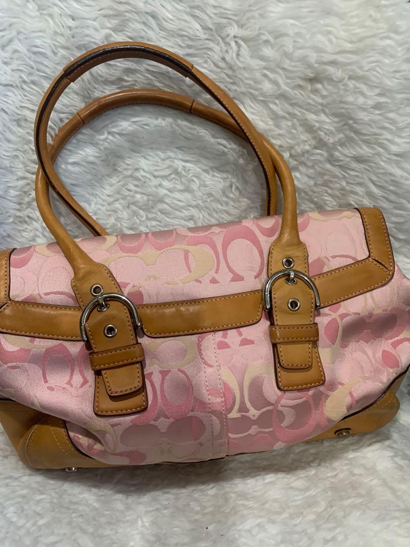 COACH HANDBAG PRELOVED (Category: Shoulder Bags) located in Quezon City. Submitted by _anyaaa (Listing ID 1158785517, Image 1). Description: COACH BRAND PRELOVED SIGNS OF USAGE.