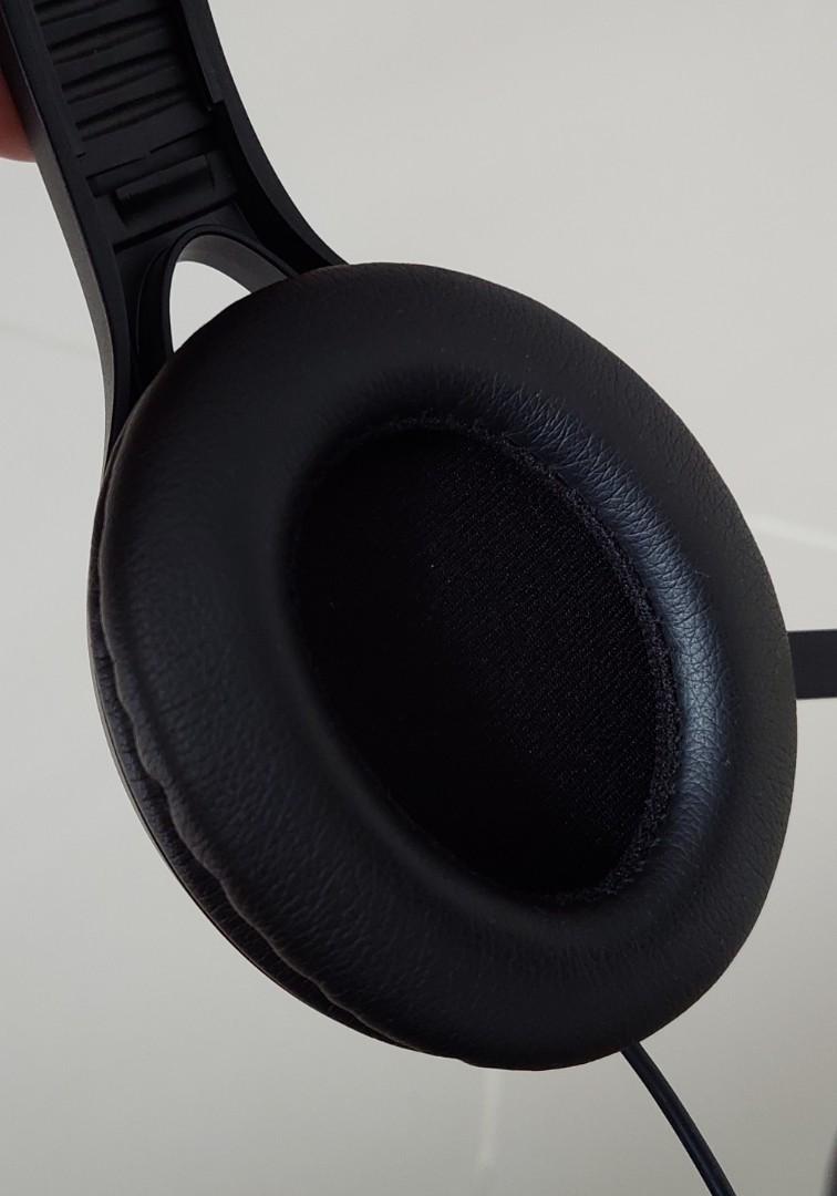 Edifier headphones (only microphone not working), Hobbies & Toys, Music