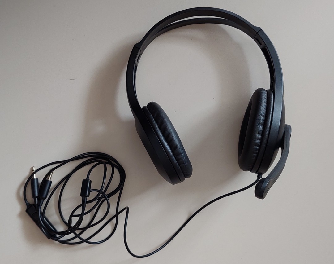 Edifier headphones (only microphone not working), Hobbies & Toys, Music