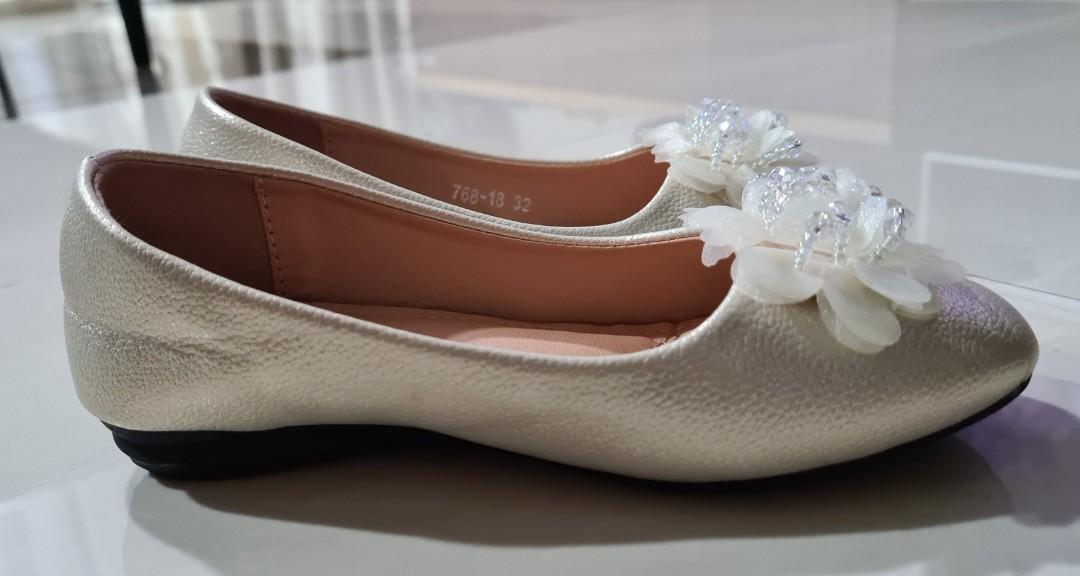 Girls Cream Pump Shoe Babies Kids Babies Kids Fashion on
