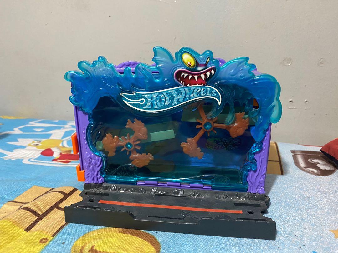 Hot wheels downtown aquarium bash 2025