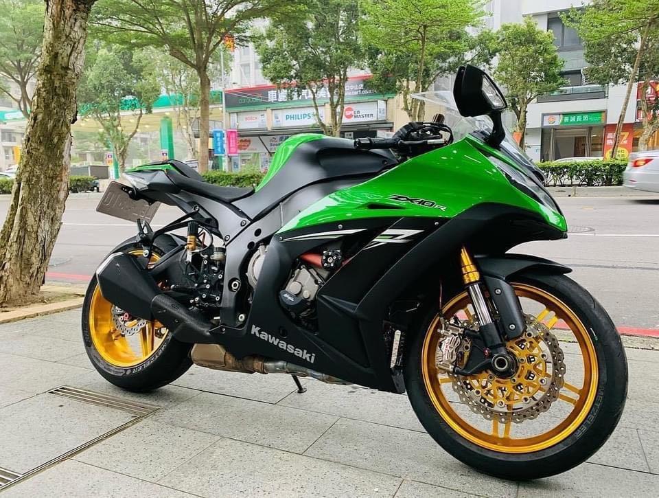 Kawasaki Zx10r 機車 重機在旋轉拍賣 Kawasaki Zx10r 機車 重機在旋轉拍賣